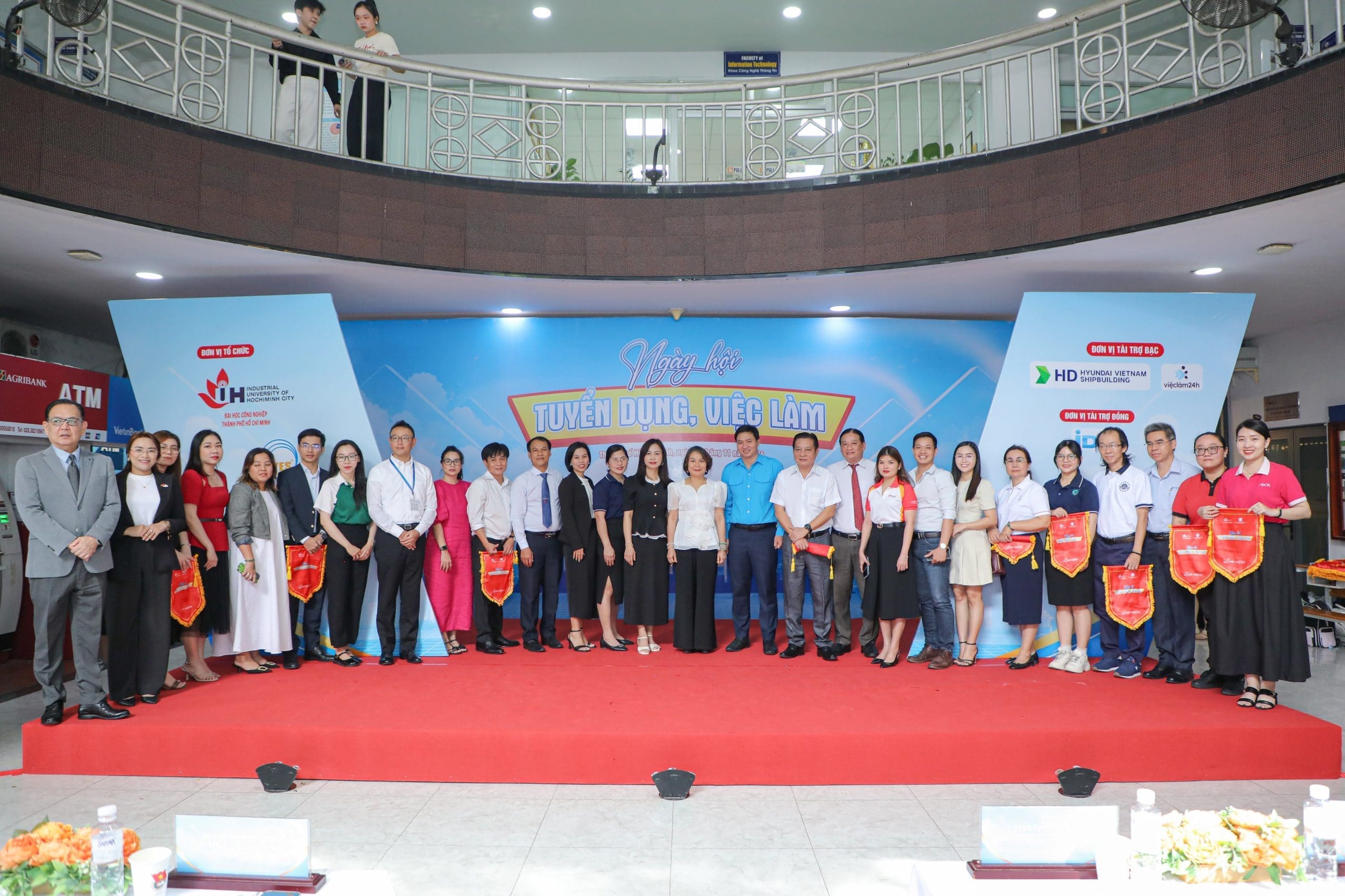Đại diện Ban Lãnh Đạo các doanh nghiệp tại Ngày Hội Việc Làm 2024 Lần 2 tại Đại Học Công Nghiệp TP. Hồ Chí Minh