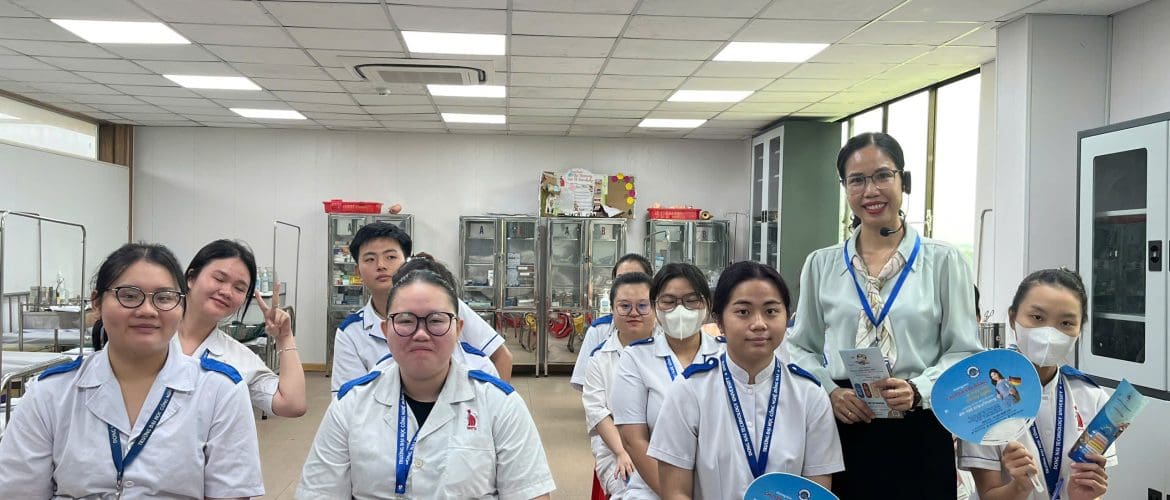 New Life và sinh viên trường đại học công nghệ Đồng Nai